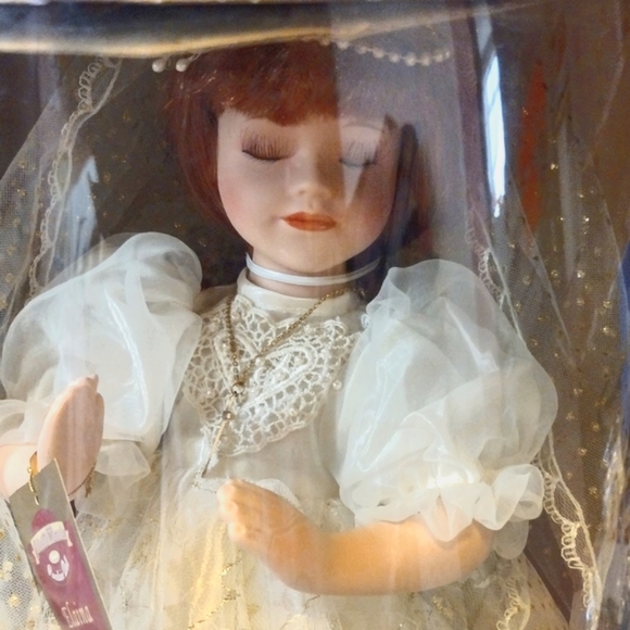 Genuine Porcelain Doll Elaina - Picture 2 of 4